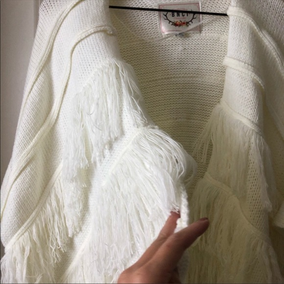 NWT BNCI Acrylic Cardigan Fringe White One Size - Picture 8 of 12